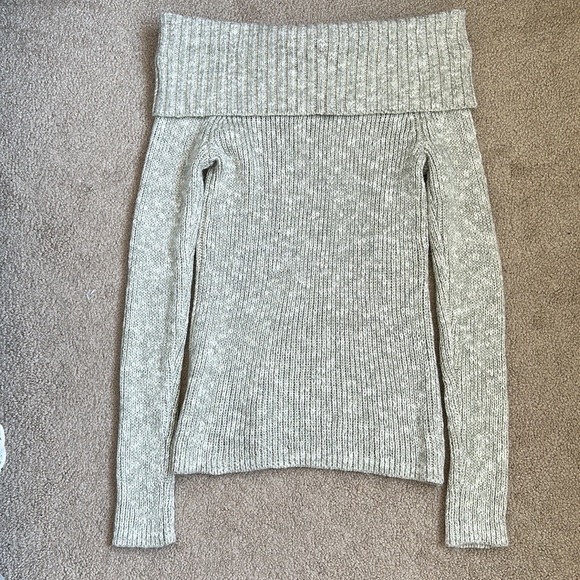 Hollister Knit Off-the- shoulder Sweater (size S) - Picture 2 of 6